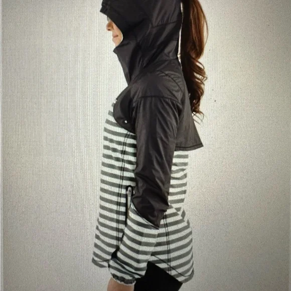 Lululemon Sea Stripe Mint Moment Black Jacket - Picture 7 of 7